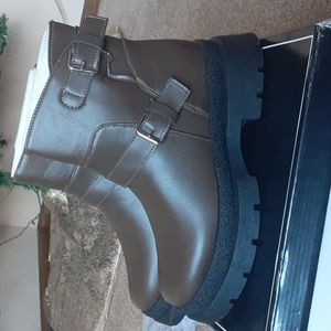 Chunky platform zip up Boots